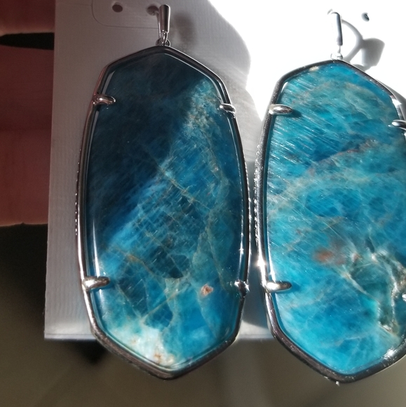 KENDRA SCOTT CUSTOM DANIELLE EARRINGS IN SILVER - Picture 3 of 5